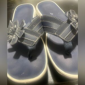 Clarks Brinkley Flora Flip Flops Cloud steppers Navy Blue Sandals, SIZE 8